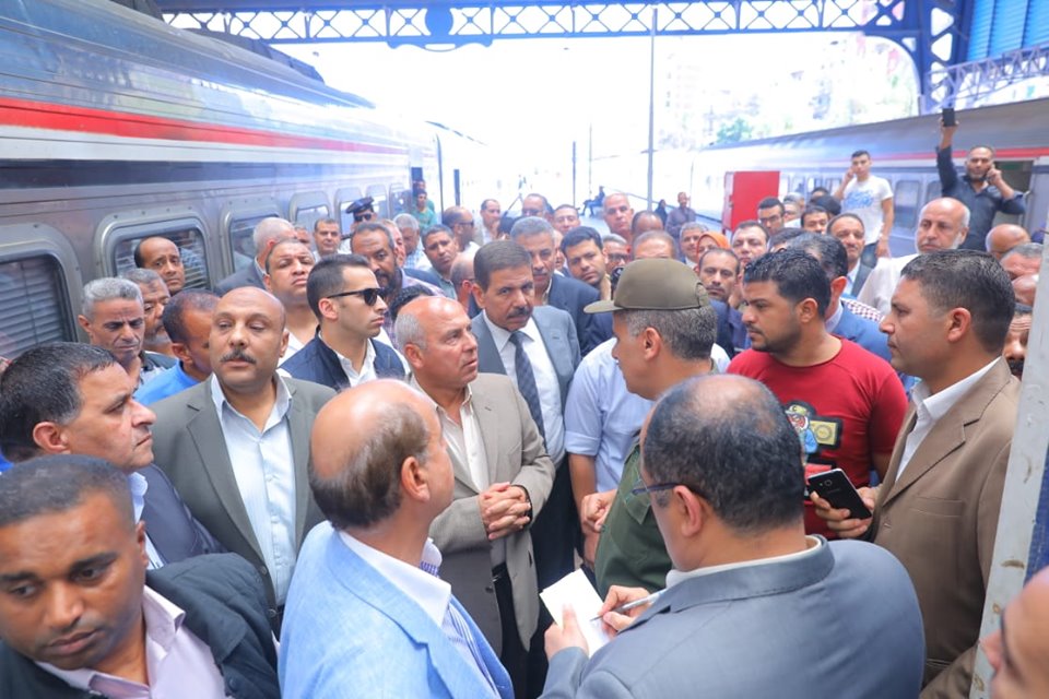 الوزير: إلغاء كافة تصاريح السفر المجانية للعاملين بالسكك الحديدية ليصبح الركوب في القطارات لكافة المواطنين من خلال التذكرة 