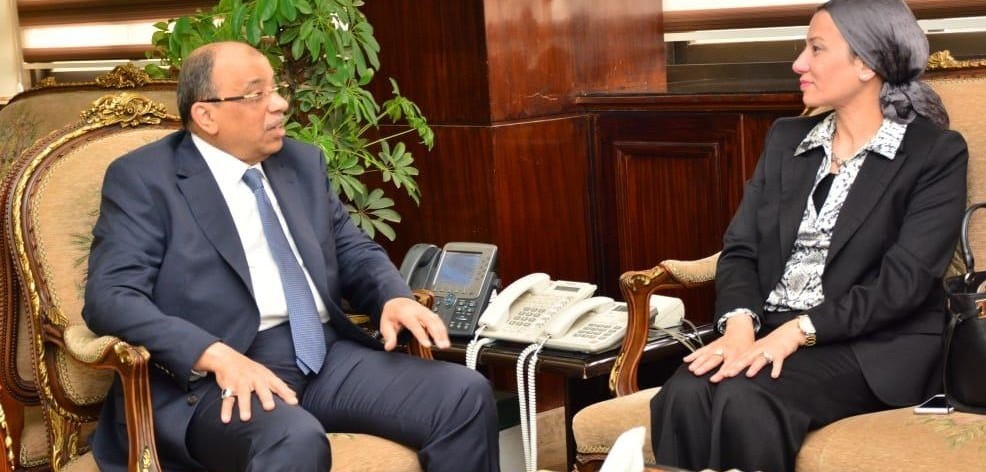 وزير التنمية المحلية يعقد اجتماعا مع وزيره البيئه لبحث اهم مجالات التعاون بين الوزارتين
