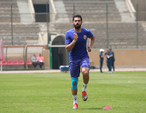 الأهلي يكشف حقيقة أزمة تجديد أحمد فتحي