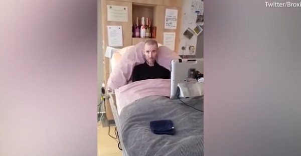 بالفيديو نجم كرة قدم يحدد موعد وفاته ويدعو مشجعيه للحضور 