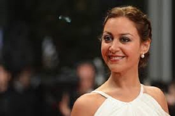 منة شلبى تنشر صورة بفستان الزفاف: كل حاجة بتيجى فى وقتها