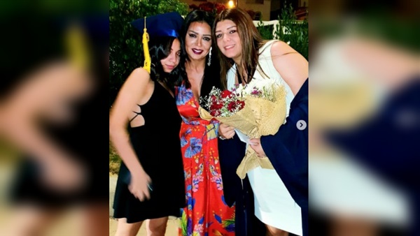  بالصور..رانيا يوسف تحتفل بتخرج أبنتها