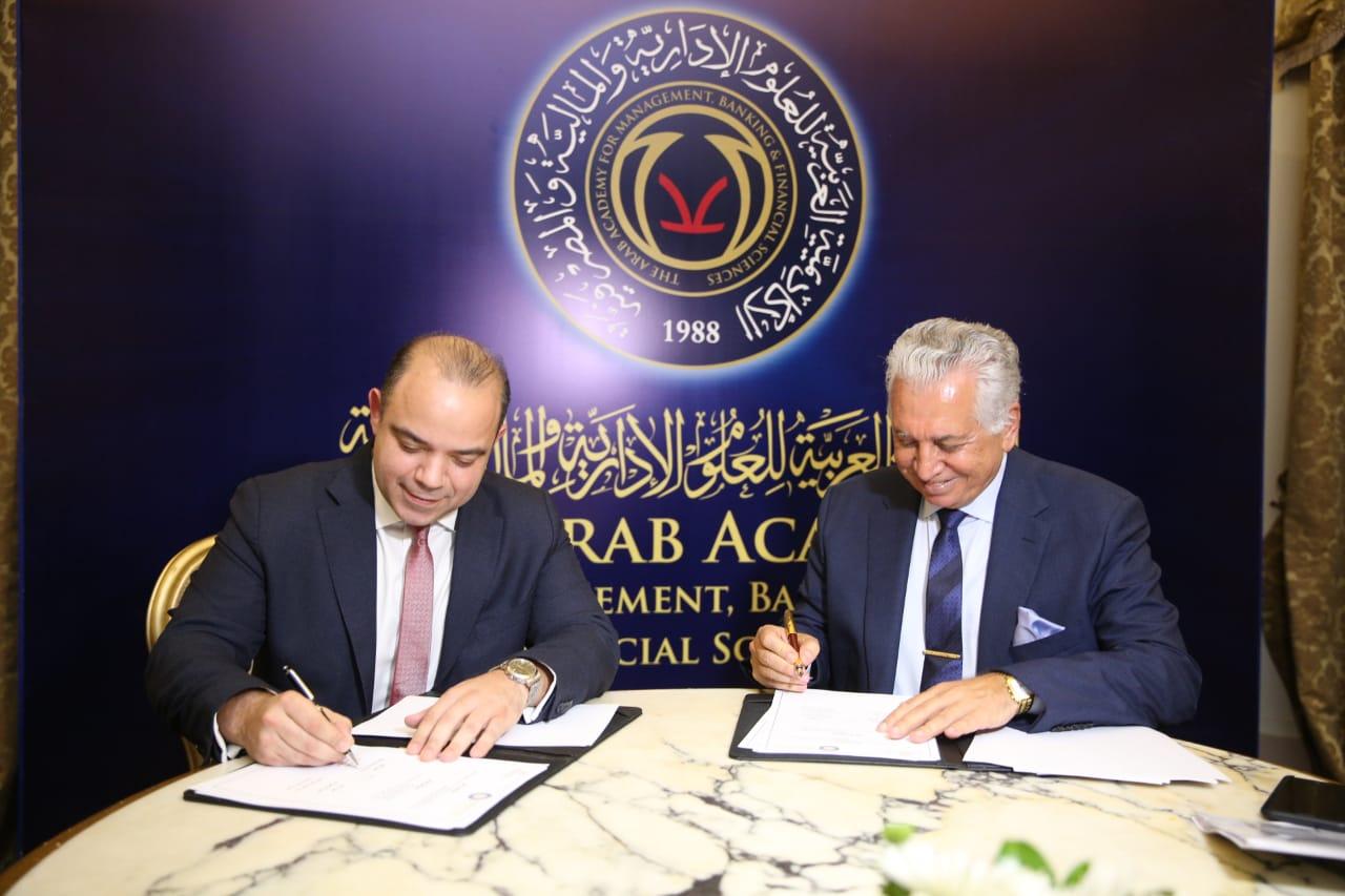 البورصة توقع مذكرة تعاون مع الأكاديمية العربية لتقديم منح جزئية لبرامج الماجستير والدكتوراه للعاملين وأسرهم