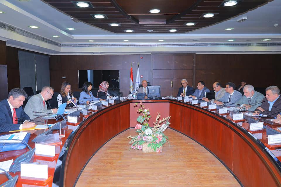الوزير يتابع مع وفد البنك الدولي معدلات تنفيذ المشروعات المشتركة فى مجالات النقل المختلفة وإصلاح منظومة السكك الحديدية 