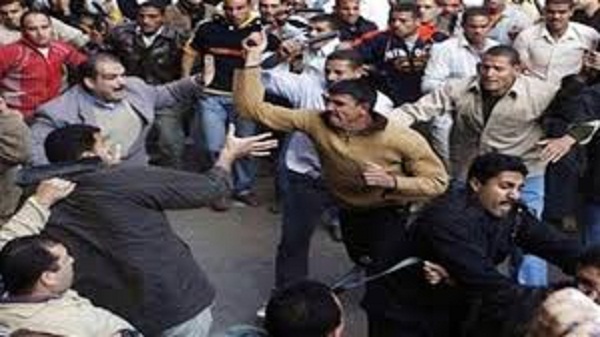 بسبب خلافات الجيرة، مشاجرة عنيفة والشرطة تقبض على 6 أشخاص