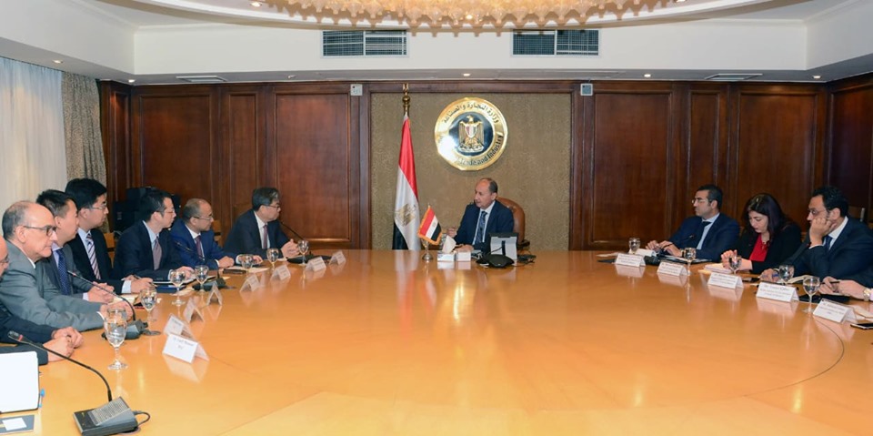 وزير التجارة والصناعة يعلن: بدء شراكة مصرية صينية لانتاج طراز جديد من سيارات 