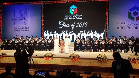 مدرسة A B C الخاصة بأبوظبي تحتفل بتخريج 58 من طلابها.. والكاتبة حورية عبيدة تهنيء إدارتها