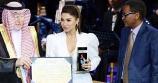 روجينا تحتفل بتكريمها في تونس من المهرجان العربى للإذاعة والتلفزيون خلال دورته الـ