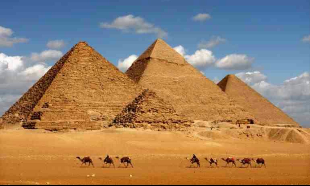 باحث أثري : يكشف أعداد الأهرامات وأشهرها في مصر