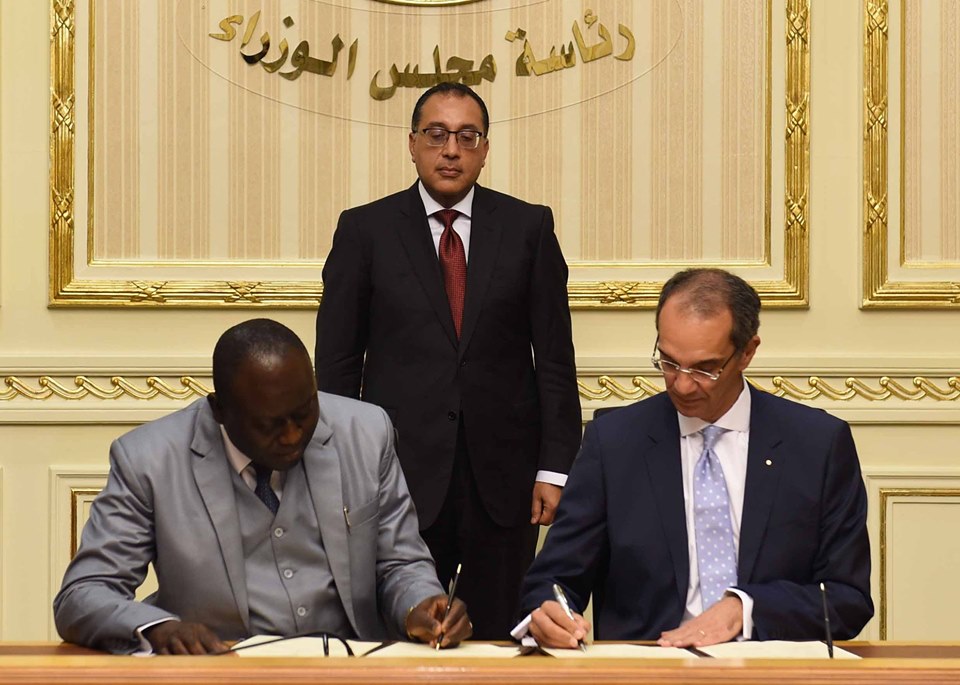 مدبولي يشهد توقيع خطاب نوايا بين وزير الإتصالات ونظيره الجامبي لتعزيز التعاون في مجال وتكنولوجيا المعلومات