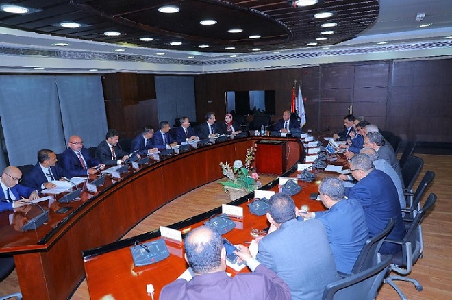 وزير النقل يبحث مع 