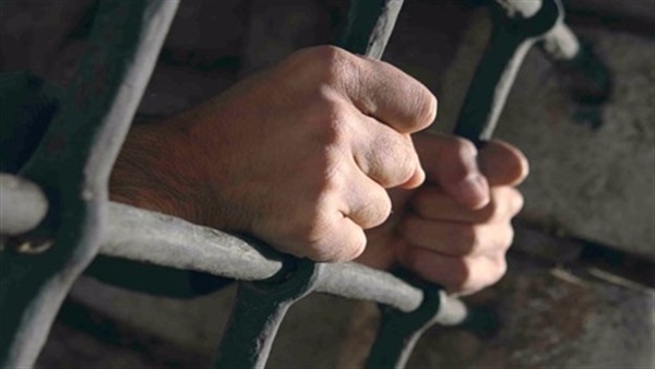 ضبط أحد مرتكبى واقعة إنتحال صفة رجال شرطة وسرقة مبالغ مالية من شخصين بالدقى