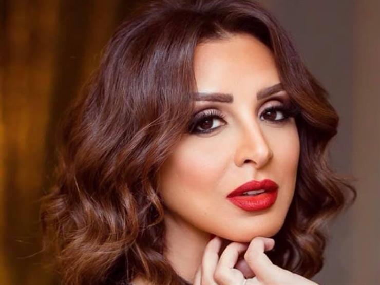 أنغام تتسلم جائزة أفضل مطربة فى 