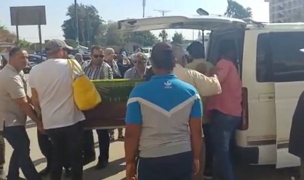 وصول جثمان والدة الفنانة يسرا لمسجد السيدة نفيسة لصلاة الجنازة 
