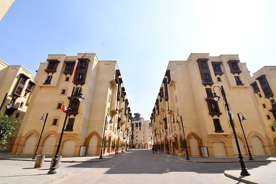 وزير الإسكان: تم وجارٍ تطوير 357 منطقة غير آمنة.. و70 غير مخططة.. و40 سوقاً عشوائية