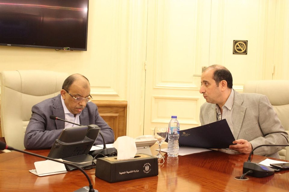 وزير التنمية المحلية يشكل غرفة عمليات لمتابعة تطورات الأوضاع بالمحافظات بعد زيادة أسعار المواد البترولية