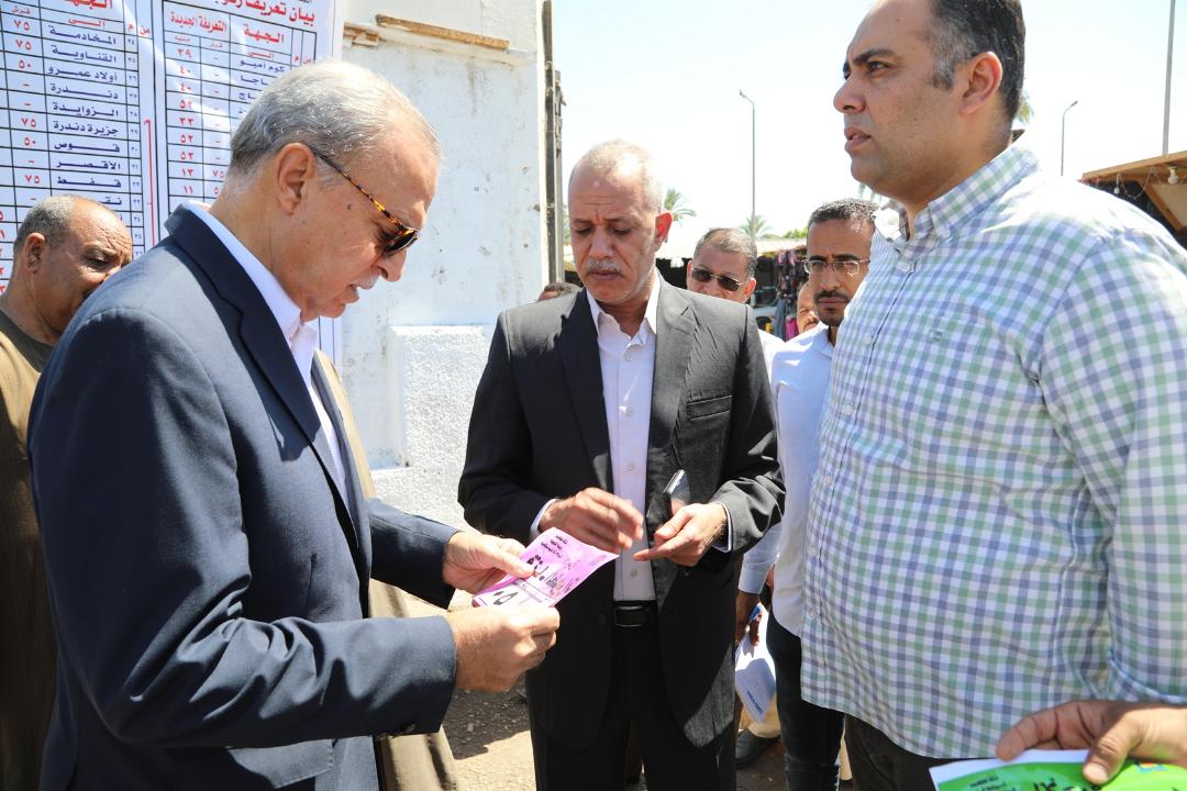 الهجان فى مواقف السرفيس بقنا 