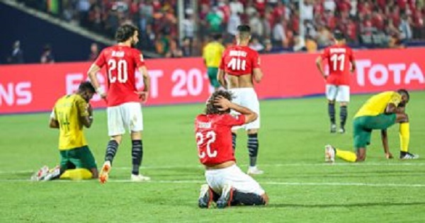  سخرية نجوم الفن من أداء المنتخب بعد خروجه  من كأس الأمم الإفريقية 