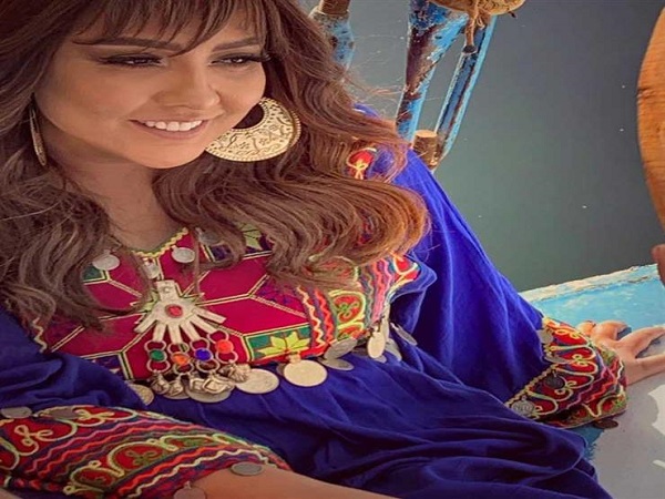 مي كساب تظهر بإطلالة بدوية في أغنيتها الجديدة 