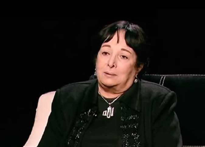 سميرة عبدالعزيز توضح سبب اختفائها: 