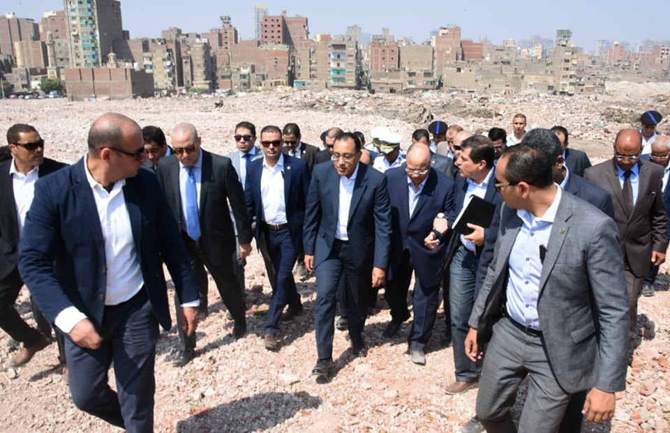 رئيس الوزراء يتفقد إزالات منطقة 