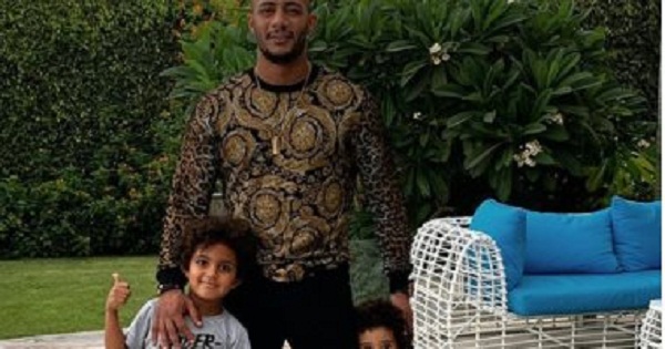  محمد رمضان ينشر صورة مع أبنائه علي إنستجرام ويعلق: علي وكنزي