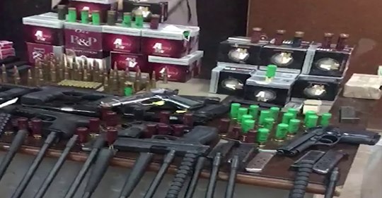 ضبط أحد الأشخاص بالمنيا لقيامه بالإتجار فى الأسلحة النارية والذخائر غير المرخصة 
