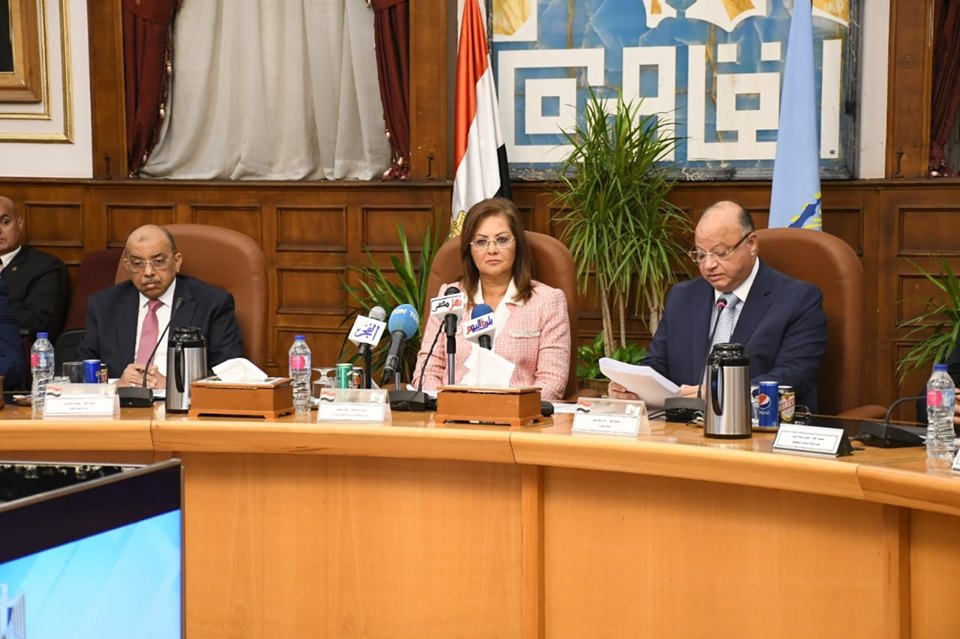 وزيرا التنمية والتخطيط يفتتحان المراكز التكنولوجية لخدمة المواطنين بمحافظة القاهرة 
