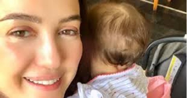 كندة علوش تشارك جمهورها بصورة برفقه طفلتها 