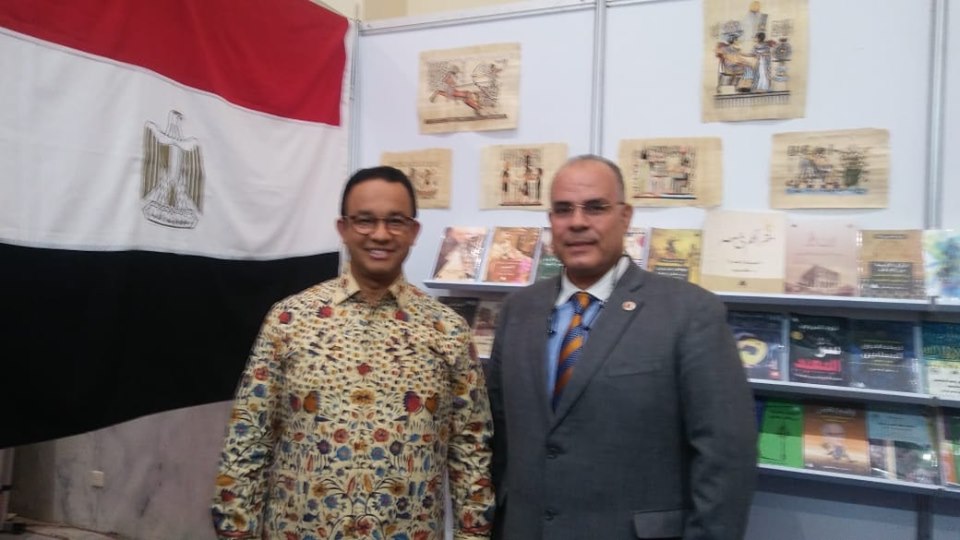السفير المصري ومحافظ جاكارتا يفتتحان جناح القاهرة بمعرض اندونيسيا الدولي للكتاب