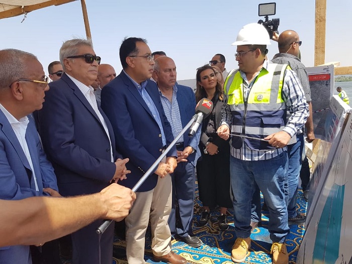بالصور، مدبولي يستهل زيارته للمنيا بتفقد محور كوبري سمالوط على النيل، ويؤكد على أهميته فى إحداث التنمية 