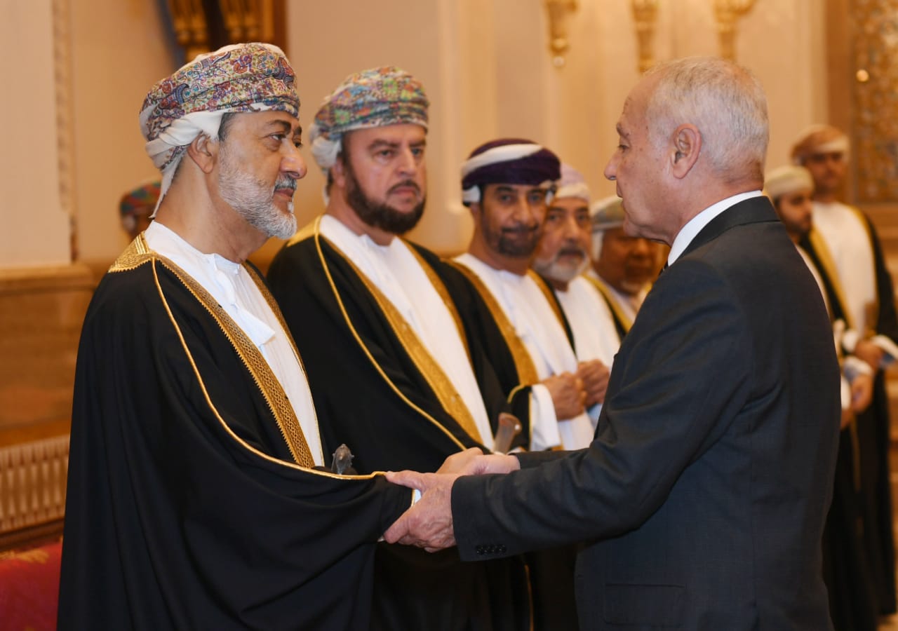 أبو الغيط يقدم واجب العزاء في وفاة السلطان قابوس.. والجامعة العربية تنكس أعلامها