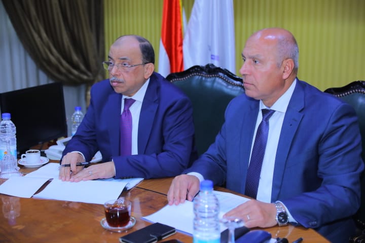 وزيرا النقل والتنمية المحلية يتابعان خطوات تنفيذ بشأن رفع كفاءة الطرق الهامة داخل المحافظات