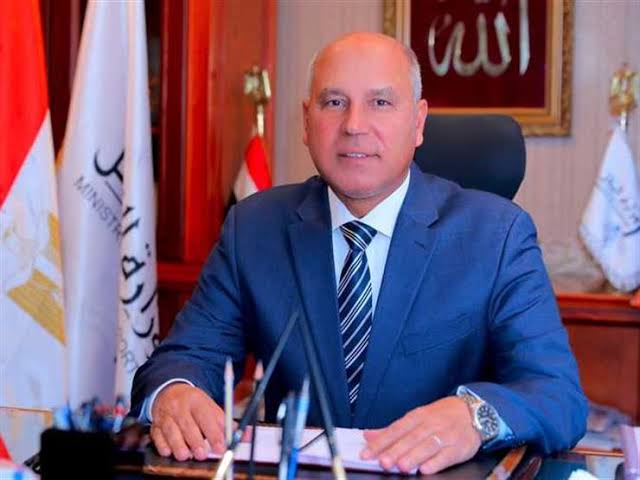 كامل الوزير: نزول قيادات السكة الحديد لمتابعة معدلات تنفيذ المزلقانات والمحطات 