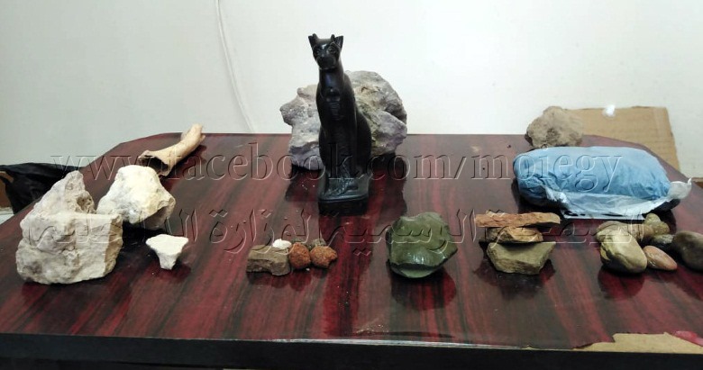 ضبط 7 أشخاص لقيامهم بالتنقيب عن الآثار وبحوزتهم 24 قطعة يشتبه فى أثريتها بأسيوط 
