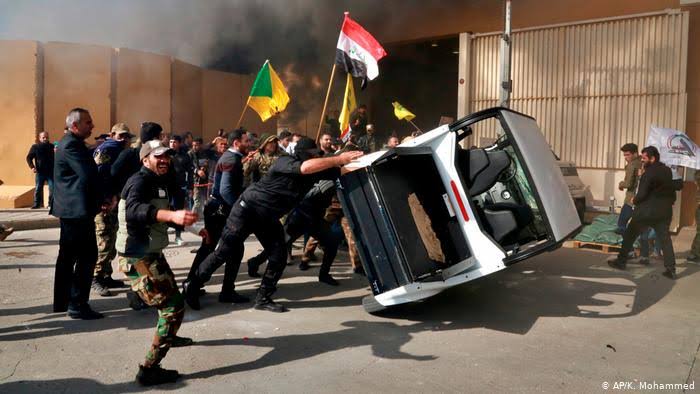 الخارجية تدين الاعتداء على السفارة الأمريكية في بغداد
