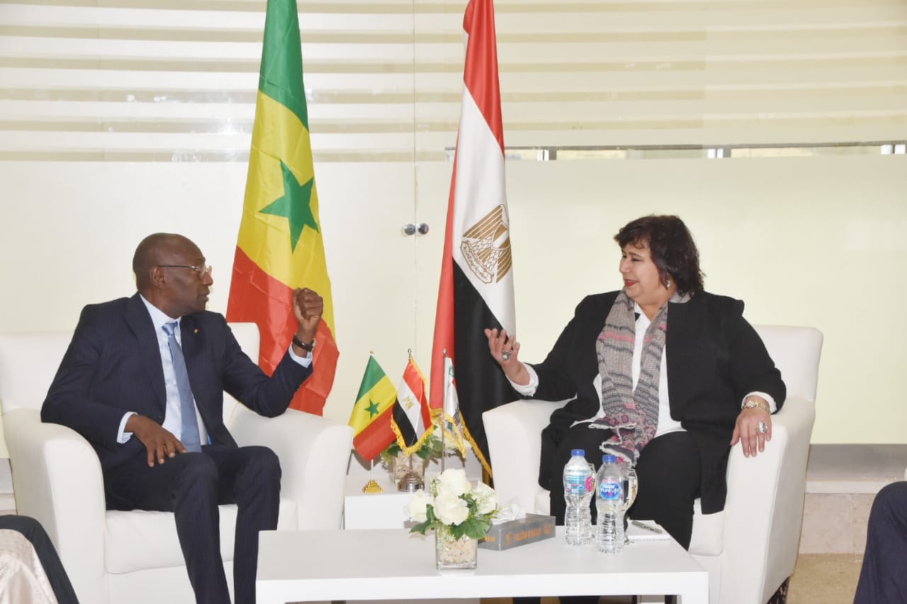 وزير الثقافة تستقبل نظيرها السنغالي بمعرض القاهرة الدولى للكتاب‎
