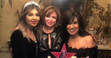 إلهام شاهين تحتفل بعيد ميلادها مع كوكبة من نجوم الفن