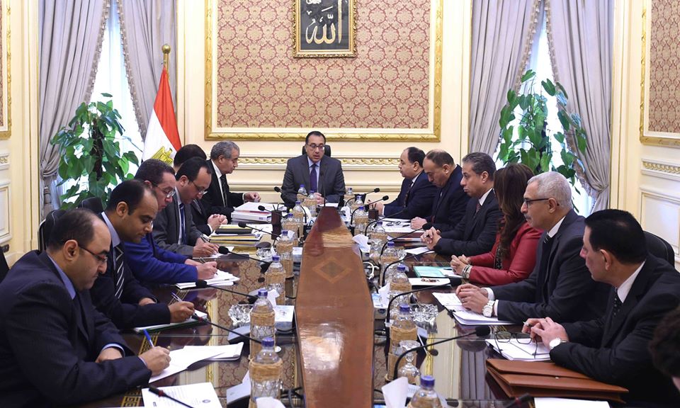 الحكومة تبدأ دراسة تحويل الدعم العيني إلى النقدي المشروط.. ومدبولي يتابع توافر السلع 