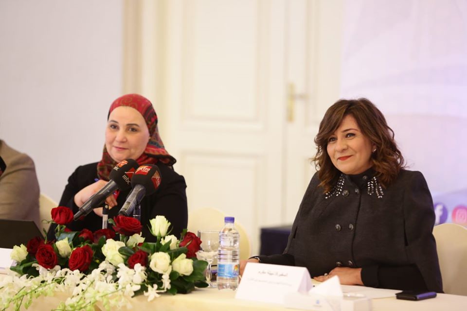مائدة مستديرة لـ 