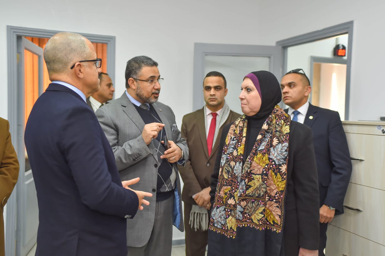وزيرة التجارة تبحث مع 