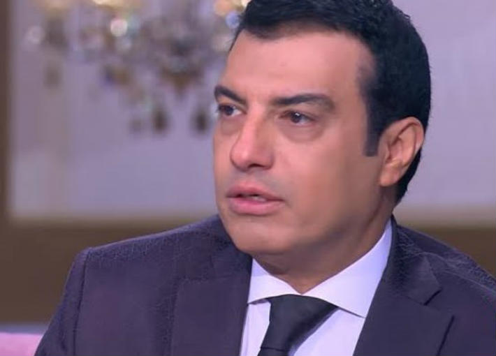 وفاة والد الفنان إيهاب توفيق إثر حريق هائل في منزله

