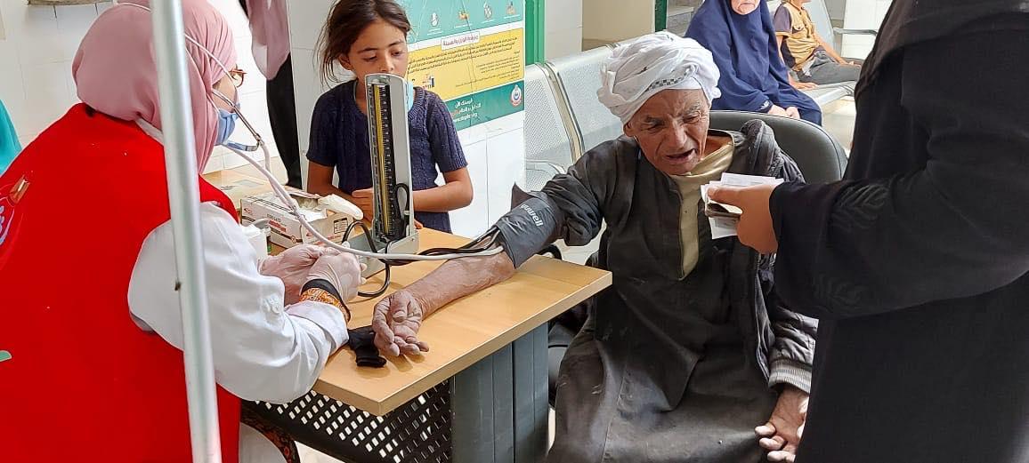 فحص وعلاج 353 ألف مواطن ضمن مبادرة 100 مليون صحة بالمنيا