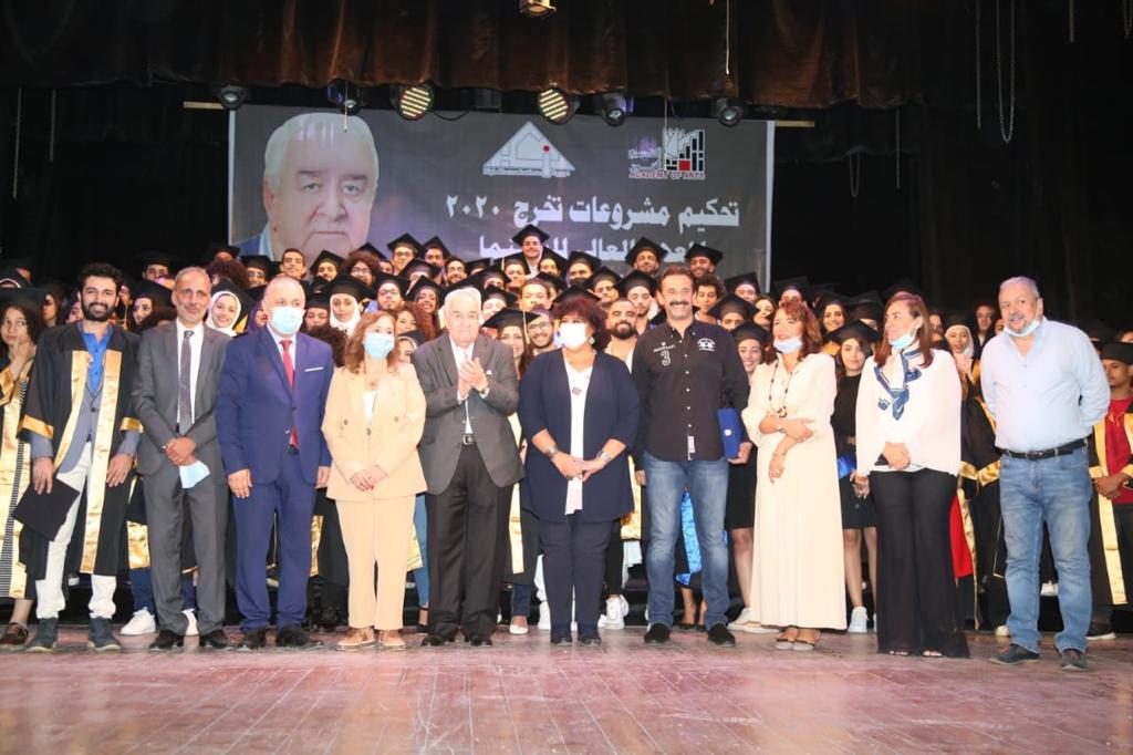 دفعة المخرج محمد عبد العزيز تتخرج من معهد السينما 