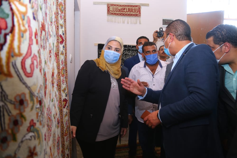وزيرة التضامن تشيد بجهود صناع الخير غير التقليدية فى خلق فرص عمل بالقرى الأشد احتياجا