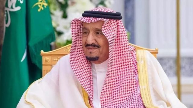 ألاف المغتربين المصريين بالسعودية يستغيثون: سيارتنا واموالنا هناك 