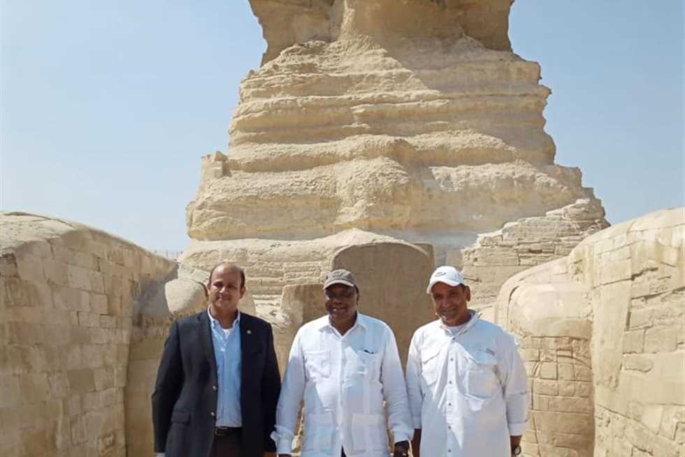 بالصور.. رئيس كينيا يشيد بالحضارة المصرية القديمة بعد زيارته للأهرامات
