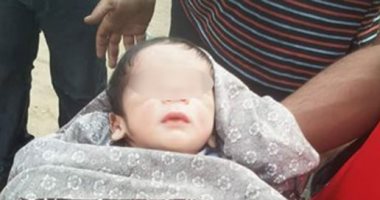 فحص الكاميرات فى واقعة العثور على رضيع أمام مجمع طبى بالقنايات فى الشرقية 