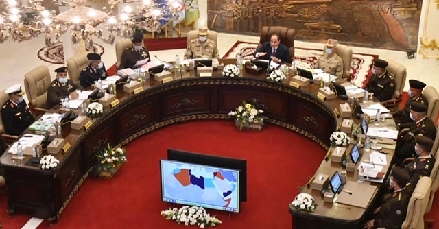 الرئيس يتفقد الكلية الحربية ويحضر اختبارات كشف الهيئة لطلبة الكليات والمعاهد العسكرية الجدد