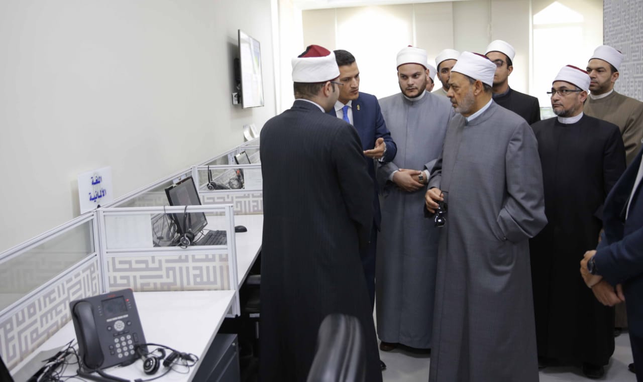 الأزهر العالمي للفتوى يوضح الحكمة من إباحة زواج المسلم بالكتابية وتحريم العكس
